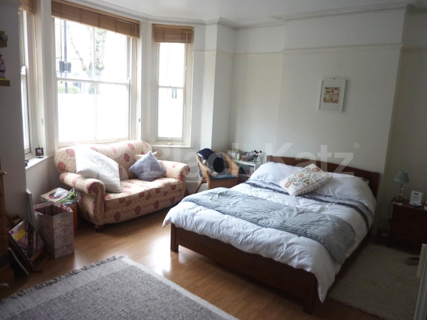 			NEW INSTRUCTION!, 1 Bedroom, 1 bath, 1 reception Flat			 Cathcart Hill, DARTMOUTH PARK
